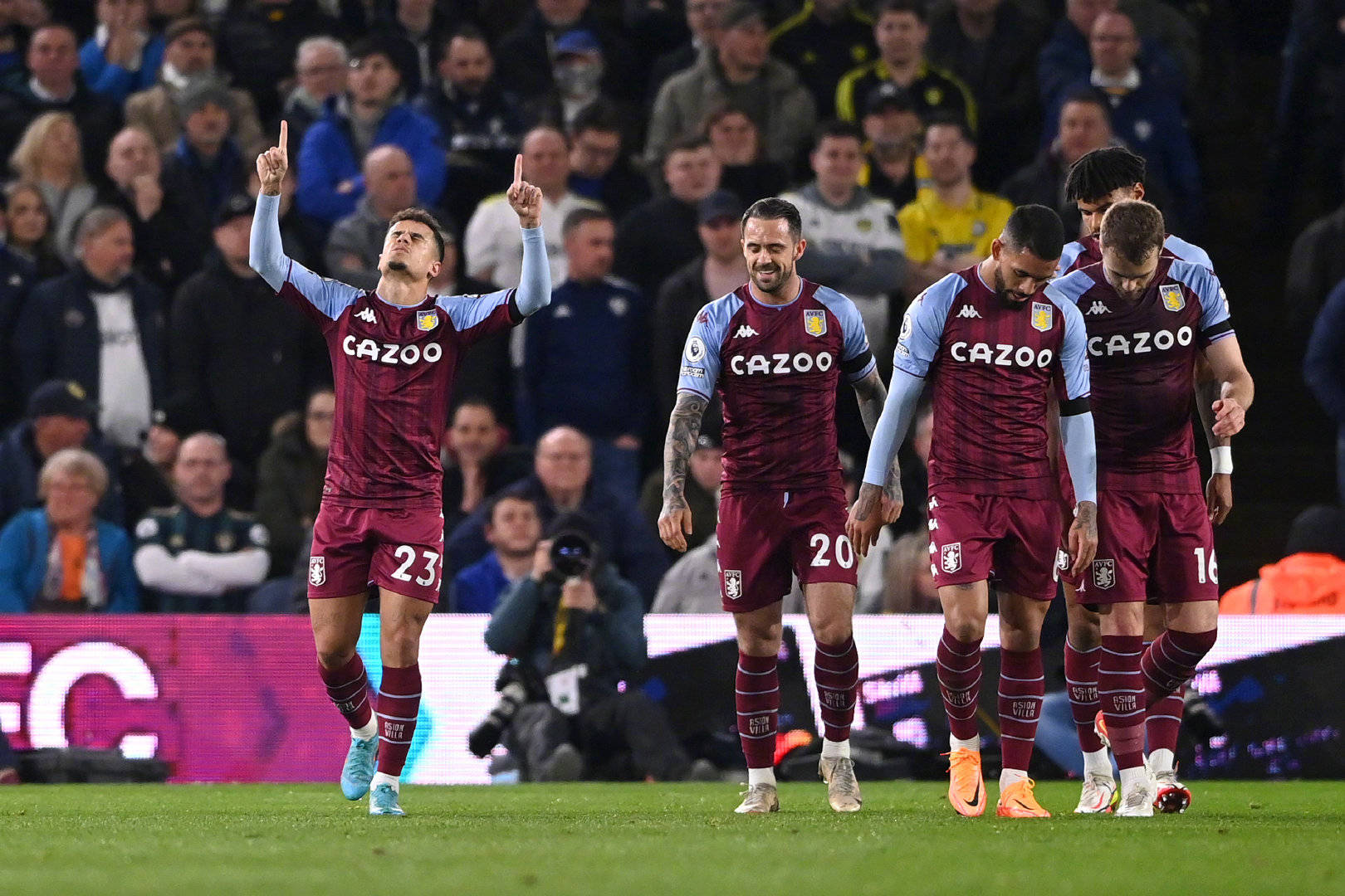 足球当前的 足球当前的